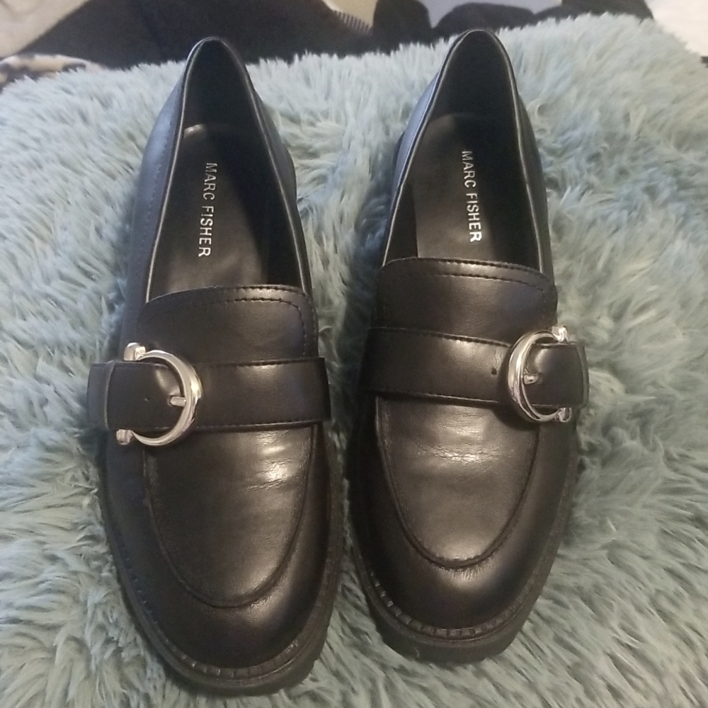 - Black Marc Fisher size 8 Dancy Loafer